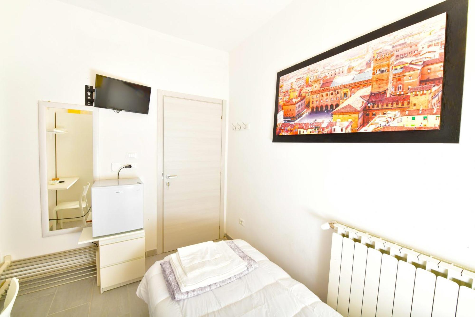 A San Lazzaro Rooms Сан-Ладзаро-ди-Савена Экстерьер фото